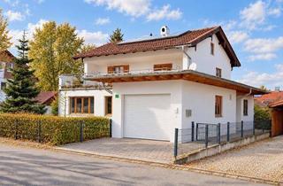 Einfamilienhaus kaufen in 83233 Bernau, Großzügiges Einfamilienhaus mit Garten, Dachterrasse & zwei Garagen in ruhiger Lage in Bernau