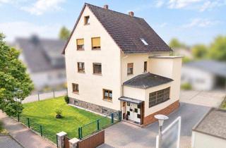Haus kaufen in 63526 Erlensee, Viel Raum für Ihre Zukunft: Zweifamilienhaus mit vermieteter Einheit in Erlensee