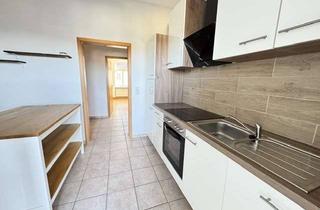 Wohnung mieten in Freitagstraße 25, 07546 Gera, Ruhige 2-Raum-Wohnung mit großem Balkon und Blick ins Grüne mit kompletter Einbauküche