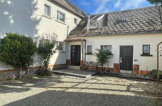 Doppelhaushälfte kaufen in 08060 Zwickau, Zwickau - Doppelhaushälfte mit 2 Wohnungen, Großer Garten, Garage