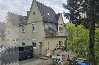 Haus kaufen in 58762 Altena, Altena - Modernisiertes Zweifamilienhaus in Altena