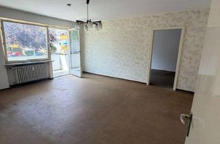 Wohnung kaufen in 86356 Neusäß, Attraktive 60 m² Wohnung mit Balkon und Modernisierungspotenzial