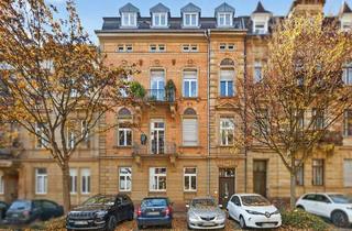 Wohnung kaufen in 76133 Südweststadt, Außergewöhnliche 2,5-Zimmer-Dachgeschosswohnung in der beliebten Südweststadt