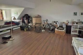 Wohnung kaufen in 50825 Neuehrenfeld, Charmante 1-Zimmer-Dachgeschosswohnung mit großer Dachterrasse & Stellplatz