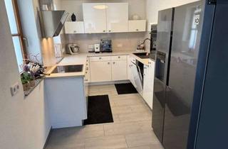 Wohnung kaufen in Sattlergasse 11, 72131 Ofterdingen, Günstige 3-Zi.-OG-ETW mit Terrasse, Garage, PKW-Stellplatz, Einbauküche, Wärmepumpe+Solar, u.v.m.