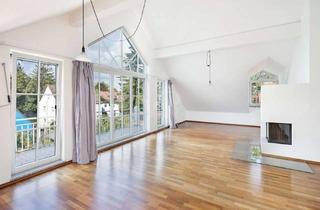 Wohnung kaufen in 80999 Allach-Untermenzing, Stilvolle 4-Zimmer-Dachgeschosswohnung mit außergewöhnlicher Raumhöhe