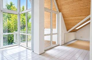 Wohnung kaufen in 50858 Weiden, Außergewöhnliche Maisonette-Dachgeschosswohnung mit Galerie, Loggia und viel Licht in Köln-Weiden