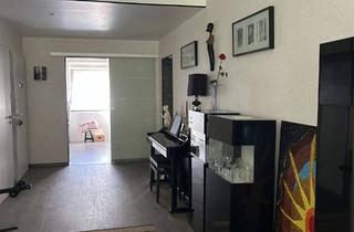 Wohnung kaufen in 66740 Saarlouis, Gepflegte 3 ZKB-Wohnung mit Balkon, Garage und außergewöhnlichem Hobbybereich