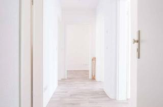Wohnung mieten in Körnerstraße, 39218 Schönebeck, Sanierte 3-Raum-Wohnung mit Balkon in zentraler Lage zu vermieten.