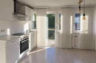 Wohnung mieten in Teichweg 3A, 49090 Eversburg, Gemütliche 2-Zimmer-Dachgeschosswohnung mit Balkon und Einbauküche in ruhiger Lage