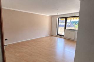 Wohnung mieten in Wolkersdorfer Hauptstraße 25a, 91126 Wolkersdorf, 3-Zimmer Wohnung mit Balkon, Einbauküche und Außenstellplatz in Wolkersdorf.