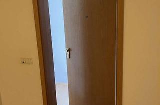 Wohnung mieten in Vluyner Südring 68, 47506 Neukirchen-Vluyn, Exklusive, geräumige 2,5-Zimmer-DG-Wohnung mit Balkon in Neukirchen-Vluyn
