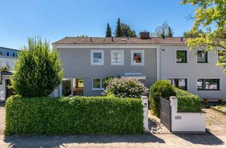 Haus kaufen in 81247 München, Modernisiertes, großzügiges Eckhaus mit 4 Schlafzimmern, Pool und prächtigem Garten