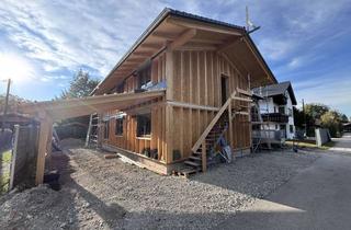 Haus kaufen in 83080 Oberaudorf, Neubau-Zweifamilienhaus im KfW-40-Standard mit PV, Garten & großem Balkon – Bezug 04/2027