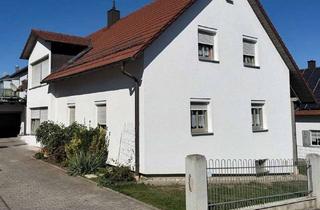 Haus kaufen in 84061 Ergoldsbach, Zwei Wohneinheiten. Eine Kapitalanlage.