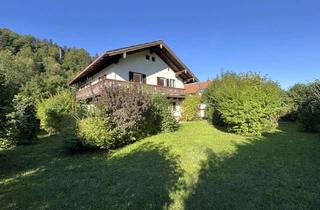 Grundstück zu kaufen in 83313 Siegsdorf, Ruhiger, ebener Baugrund in attraktiver Lage für ein Ein- oder Mehrfamilienhaus mit Altbestand