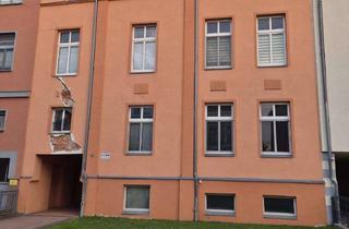 Mehrfamilienhaus kaufen in 19055 Schelfstadt, Sanierungsbedürftiges Mehrfamilienhaus mit 5 WE und 3 Stellplätzen in der Schelfstadt zu kaufen