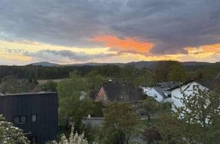 Wohnung kaufen in Breslauer Ring 44, 61381 Friedrichsdorf, Günstige Gelegenheit - 4-Zimmer Wohnung mit traumhaftem Ausblick, Loggia, Schwimmbad + Sauna