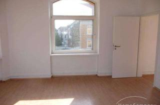 Wohnung mieten in 38114 Braunschweig, 5 Zi.Whg., unmöbliert, im 3. OG. Geeignet als 3er oder 4er WG. Küche leer, renovierte Whg. in zen...