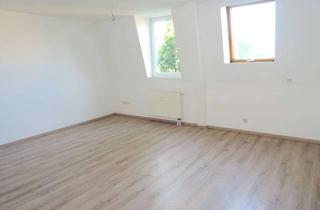 Wohnung mieten in Fröbelstraße, 08056 Zwickau, Kleine Dachgeschosswohnung mit Ausblick in Zwickau zu vermieten!