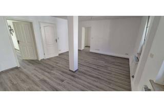 Wohnung mieten in Apostelstraße, 60528 Niederrad, Renovierte 3-Zimmer-Wohnung in Frankfurt-Niederrad mit Einbauküche, Balkon & elektrische Rollläden