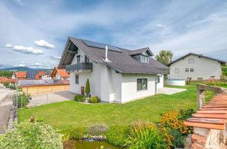 Haus kaufen in 94107 Untergriesbach, Wohnen mit Perspektive: Großzügiges Zweifamilienhaus mit Garten und Pool