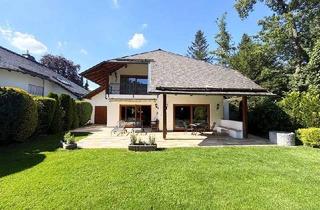 Villa kaufen in 85521 Ottobrunn, Charmante Walmdachvilla im Landhausstil mit Kamin, Sauna & idyllischem eigewachsenen Garten!