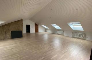 Wohnung mieten in Im Jagdfeld 43, 41464 Neuss, Außergewöhnliche DG-Wohnung mit kleinem Austritt