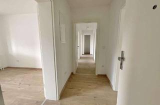 Wohnung mieten in Am Bahndamm 24, 26603 Aurich, Renoviert 4-Zimmer-Wohnung mit Balkon und neuem Bad!