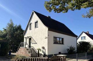 Haus kaufen in Paul-Schiebel-Straße 1a, 06792 Sandersdorf, Ankommen und wohlfühlenGepflegtes EFH mit schönem Garten, Sonnenterrasse und Garagein Sandersd
