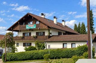 Wohnung kaufen in 82377 Penzberg, Wohnen mit Weitblick – stilvolle 2-Zimmer-Dachgeschosswohnung mit Bergpanorama