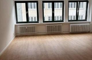 Wohnung mieten in Holstenstraße 22, 24103 Altstadt, Neu sanierte 3-Zimmer-Wohnung im Herzen Kiels !!