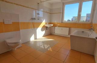 Wohnung mieten in Warschauer Str., 39218 Schönebeck, altersgerechte 2-Zimmer-Wohnung mit großem Balkon / Aufzug