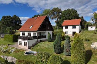 Einfamilienhaus kaufen in 08261 Schöneck, Wohnen im Grünen: mit großem Grundstück, Balkon & Garage in Schöneck