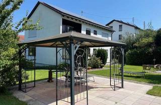 Haus kaufen in Am Saulefeld 13, 86477 Adelsried, Gepflegtes Zweifamilienhaus auf tollem Sonnengrundstück (EG vermietet - OG bezugsfrei)