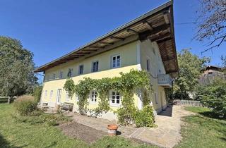 Bauernhaus kaufen in 83109 Großkarolinenfeld, Historisches Bauernhaus mit Charakter, Geschichte und Weitblick in malerischer Weilerlage