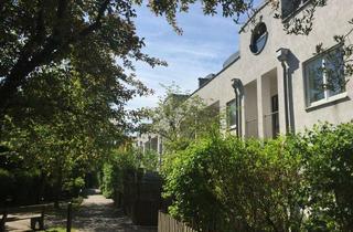 Wohnung kaufen in 85521 Ottobrunn, 2,5-Zimmer Maisonette Wohnung mit zwei Terrassen und Garten