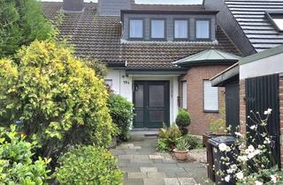 Reihenhaus kaufen in 41468 Neuss, Großzügiges Reihenhaus auf ca. 560 m² Grundstück mit Garage und Ausbaupotenzial in Neuss-Reuschenber