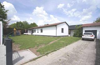 Haus mieten in 84051 Essenbach, Wohnen auf einer Ebene: Renovierter Bungalow mit großem Garten und Garage in Essenbach