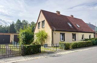 Doppelhaushälfte kaufen in 01987 Schwarzheide, Ein Zuhause mit Potenzial – Doppelhaushälfte mit großem Garten und viel Platz für Ihre Ideen