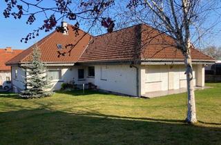 Haus kaufen in 55237 Flonheim, Provisionsfrei: Großzügiger Winkelbungalow mit Ausbaupotenzial und Traumgrundstück in ruhiger Lage