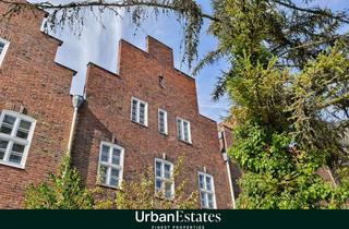 Villa kaufen in 14169 Zehlendorf, Charakter statt Konvention – Historische Treppengiebel-Villa