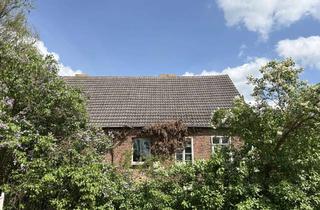 Haus kaufen in 15306 Falkenhagen, Charmantes Backsteinhaus mit großem Garten und viel Potenzial – ein Paradies für Selbermacher