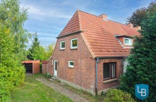 Doppelhaushälfte kaufen in 24327 Blekendorf, Doppelhaushälfte mit großem Grundstück und viel Potenzial in ländlicher Lage