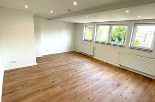 Wohnung mieten in 44652 Wanne-Süd, Lichtdurchfluteter Wohntraum im Dachgeschoss - Vollständig sanierte 3-Zimmer Wohnung