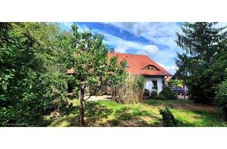 Einfamilienhaus kaufen in 86830 Schwabmünchen, Gemütliches Einfamilienhaus im Landhausstil mit eingewachsenem Garten in absoluter Ruhe
