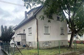 Mehrfamilienhaus kaufen in 72654 Neckartenzlingen, Renovierungsbedürftiges Mehrfamilienhaus mit 176 m² in Neckartenzlingen