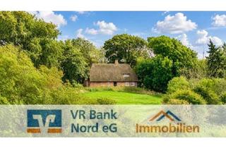 Haus kaufen in 25924 Emmelsbüll-Horsbüll, Idyllisches Friesenhaus unter Reet mit Garage auf einer Warft in Natur-Alleinlage nahe der Nordsee