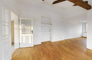 Wohnung kaufen in 83395 Freilassing, Altbaucharme & Bergblick – 2-Zimmer-Dachgeschoss mit Potenzial für 3 Zimmer in Freilassing