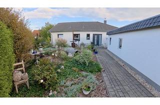 Haus kaufen in 06188 Niemberg, Moderner Bungalow (BJ 2014) in Niemberg: Fußbodenheizung, Wärmepumpe, PV-Anlage, Pool & Doppelgarage